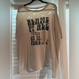 Graphic tee with hole design